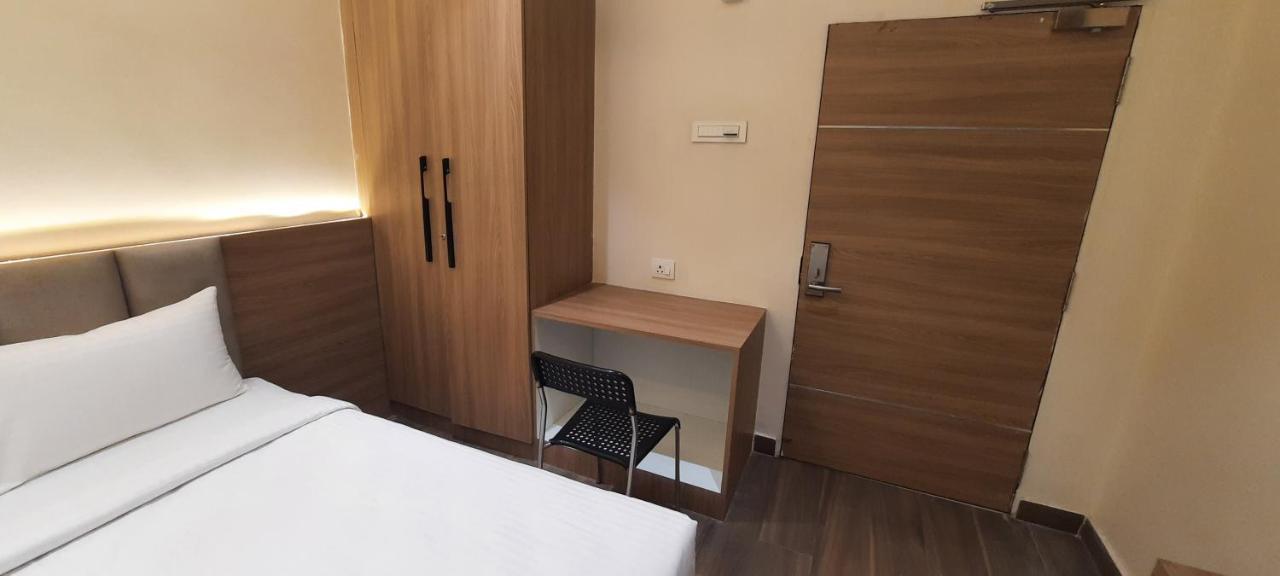 Hotel Sunrise Hospitality Vijayawāda Extérieur photo