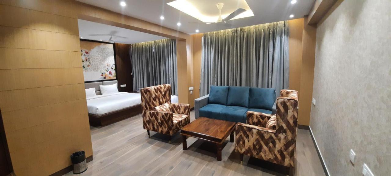 Hotel Sunrise Hospitality Vijayawāda Extérieur photo