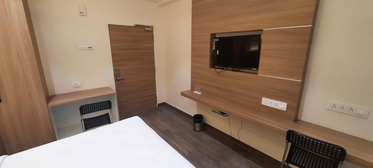 Hotel Sunrise Hospitality Vijayawāda Extérieur photo