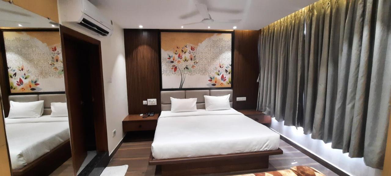 Hotel Sunrise Hospitality Vijayawāda Extérieur photo