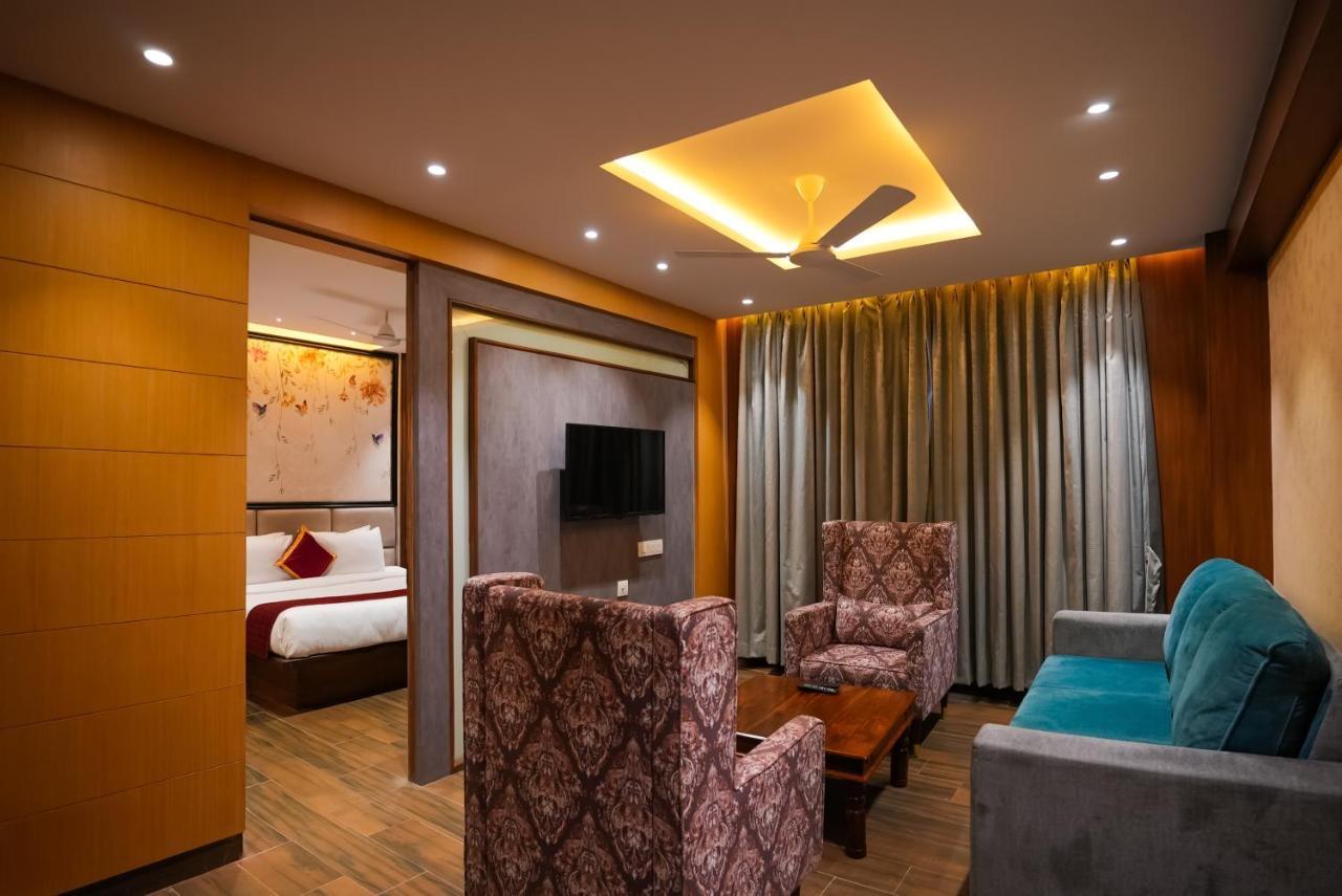 Hotel Sunrise Hospitality Vijayawāda Extérieur photo