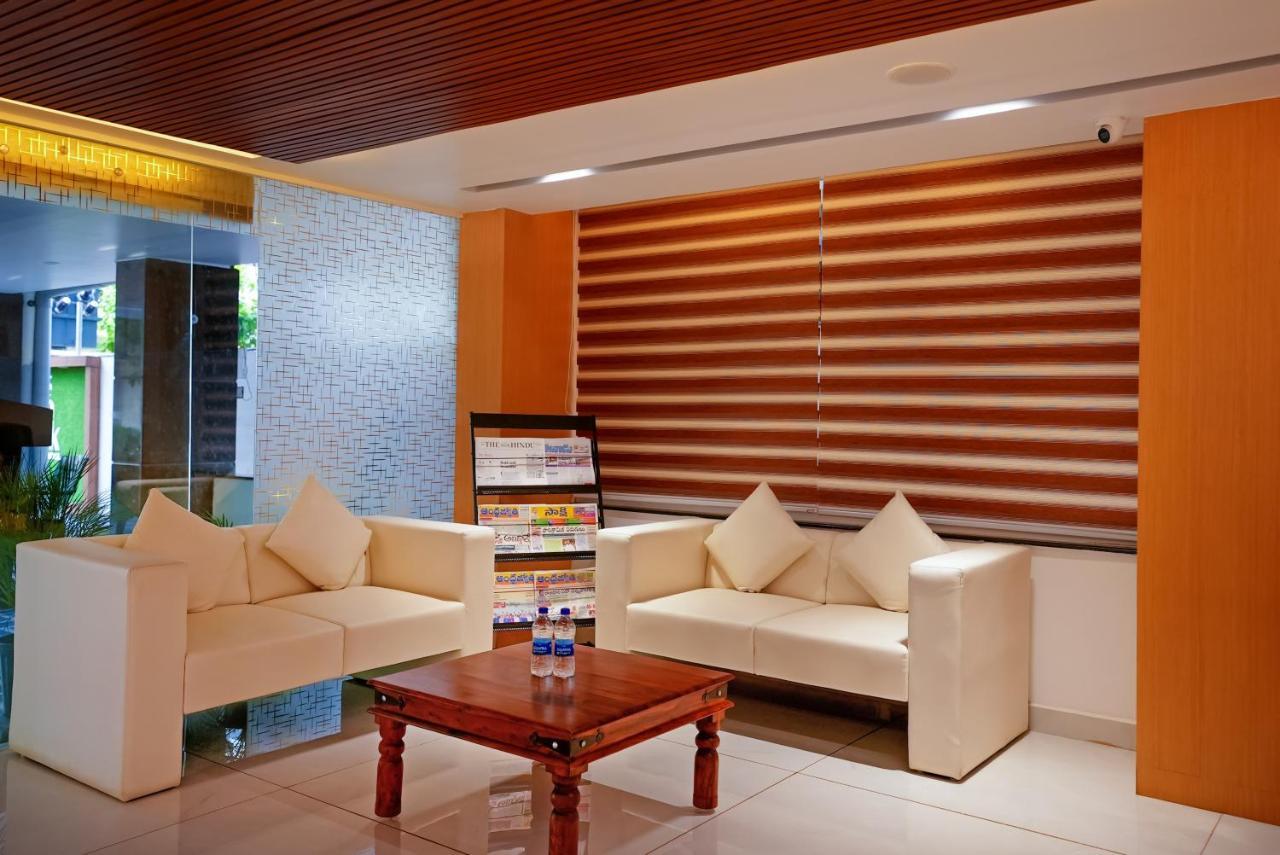 Hotel Sunrise Hospitality Vijayawāda Extérieur photo
