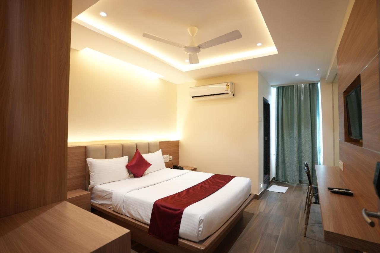 Hotel Sunrise Hospitality Vijayawāda Extérieur photo