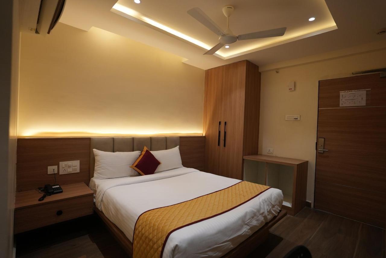 Hotel Sunrise Hospitality Vijayawāda Extérieur photo