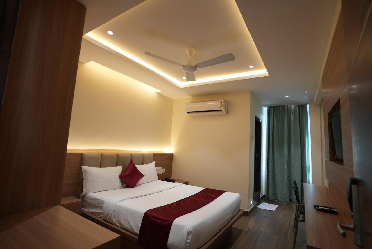 Hotel Sunrise Hospitality Vijayawāda Extérieur photo