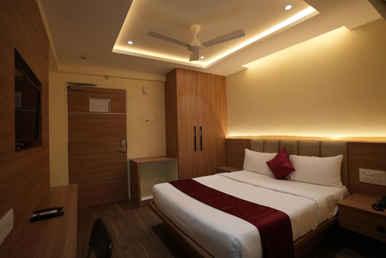 Hotel Sunrise Hospitality Vijayawāda Extérieur photo